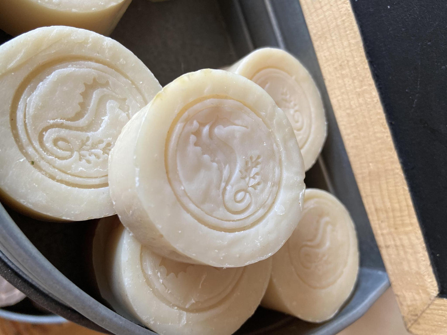 Frankincense Shampoo Disc